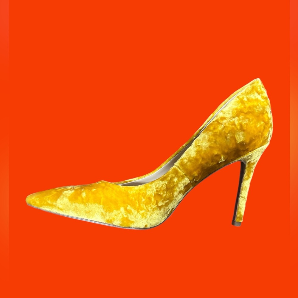NEW - Sam Edelman Hazel Pointed Toe Pump in Yellow Velvet size 9
